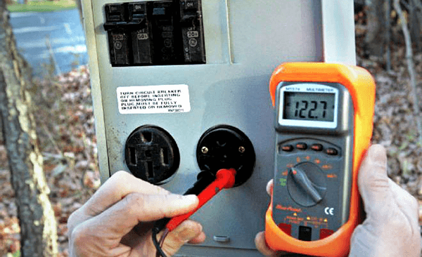 Tips for handling multimeter when testing live wire