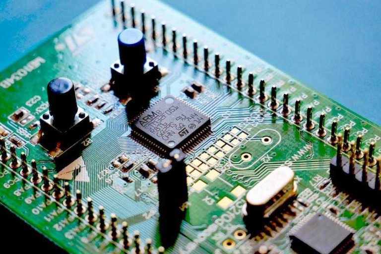 Integrated circuits vs embedded systems: What's the difference?