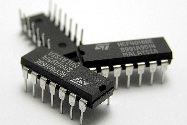 Transistor vs Integrated Circuit: What's the Difference?