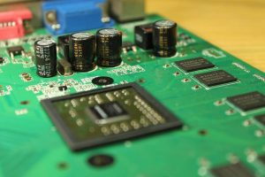 Which component uses integrated circuits to operate？