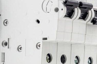 Does the furnace need to be on its own breaker?