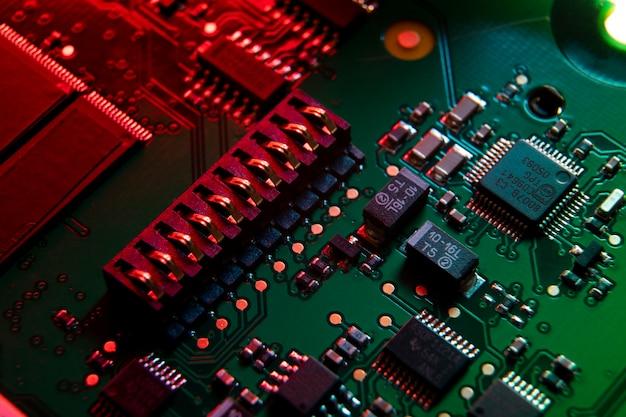 How to Choose the Right Active Components for Your Circuit Design