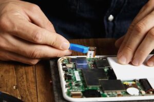 The Advantages and Disadvantages of Using Semiconductor Parts in Electronic Devices